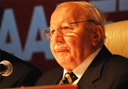 Erbakan hastaneye kaldırıldı