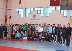 GÜREŞTE ŞAMPİYON BELLİ OLDU