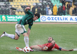 Sağanak yağış zor anlar yaşattı