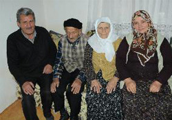 75 yıldır aynı yastığa baş koyuyorlar