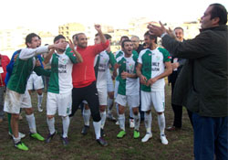 VE ZİRVEYİ ELE GEÇİRDİLER