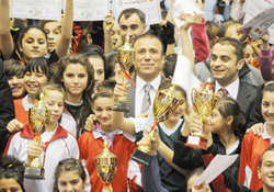 OKUL SPORLARINA SÜPER KAPANIŞ