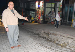 Hırsızlara yol gösteriyor