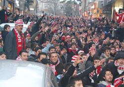 ŞİRİNLER YAKTI GEÇTİ