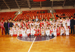 MİNİKLERİN MADALYA HEYECANI