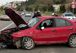 Çaldığı araçla kaza yaptı