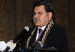 Kimsenin adamı değiliz