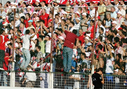 Taraftar görevini yaptı