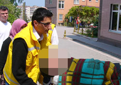 Balkondan düştü hastanelik oldu