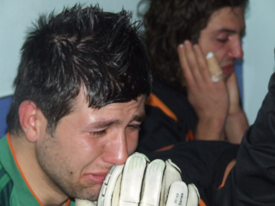 AS DÜDÜĞÜNÜ DUVARA