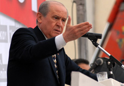 Bahçeli KKTC'deki protestocuları sapık ilan etti