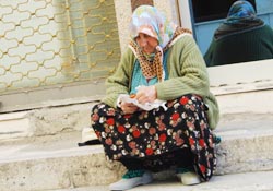 Devlet eşi ölen kadına düzenli para ödeyecek