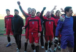 BAFRA BİR ATTI ÜÇ ALDI