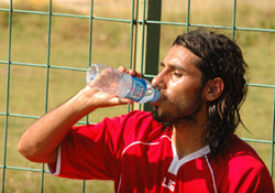 Kemal Tokak iğne ile oynadı