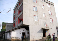 Ev üstüne ev