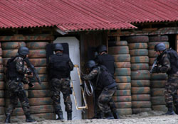 Özel Harekat'tan nefes kesen tatbikat