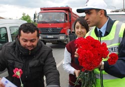 Sürücülere karanfilli uyarı