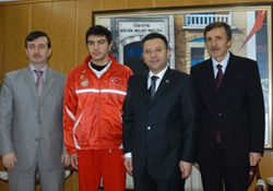 Şampiyondan Vali'ye ziyaret