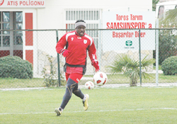 'BAŞIM AĞRIYOR' DEDİ İDMANI YARIDA BIRAKTI