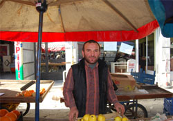 Pazar esnafı sokağa dökülüyor