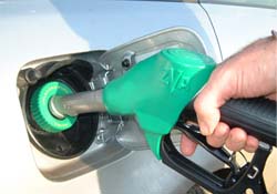 Benzine zam geldi motorine kapıda!