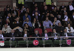 Yönetim protokolden izledi