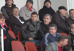 Aziz tribünde izledi