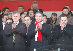 Ayakta alkışladılar