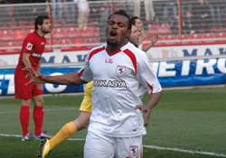 Agbetu ayakta alkışlandı