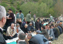 'Orda Bir Köy Var Yanıbaşımızda'