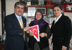 Şehit ailelerini gezdiler