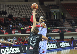 Tatum Brown tutulmuyor