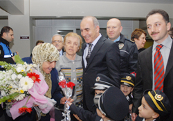 Yaşlılara 2 bin ziyaretçi