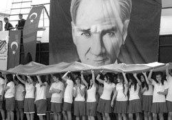 Sevgi Bayrağı yola çıktı