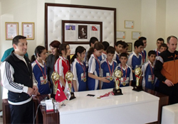 Şampiyonlardan ziyaret