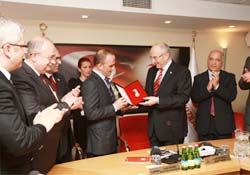 Galip Öztürk'e "Merhamet Madalyası"