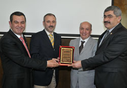 Kampanya plaket ile taçlandırıldı