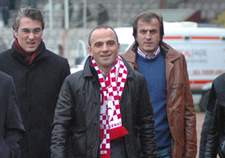 Taraftarın davetini geri çevirmedi