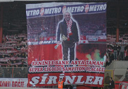 Öztürk ayakta alkışlandı