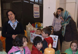 Minikler yaşlıları duygulandırdı