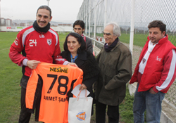 Emekli öğretmenlerden tatlı ziyaret