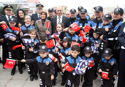 Geleceğin polislerine yakın ilgi