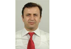 Polis memuru kafasına sıktı!
