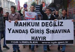 Öğrencilerden şifre eylemi