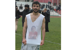 Erhan'ı unutmadılar