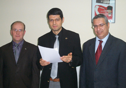 "Kaçar gibi istifa etti"