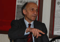 "Gök kubbeyi başına yıkarız"