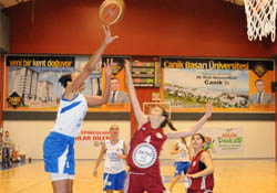 Canik tempo artırdı