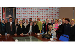 Öztürk AK Partili anneleri kutladı