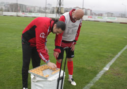 Azgar'dan baklava jesti